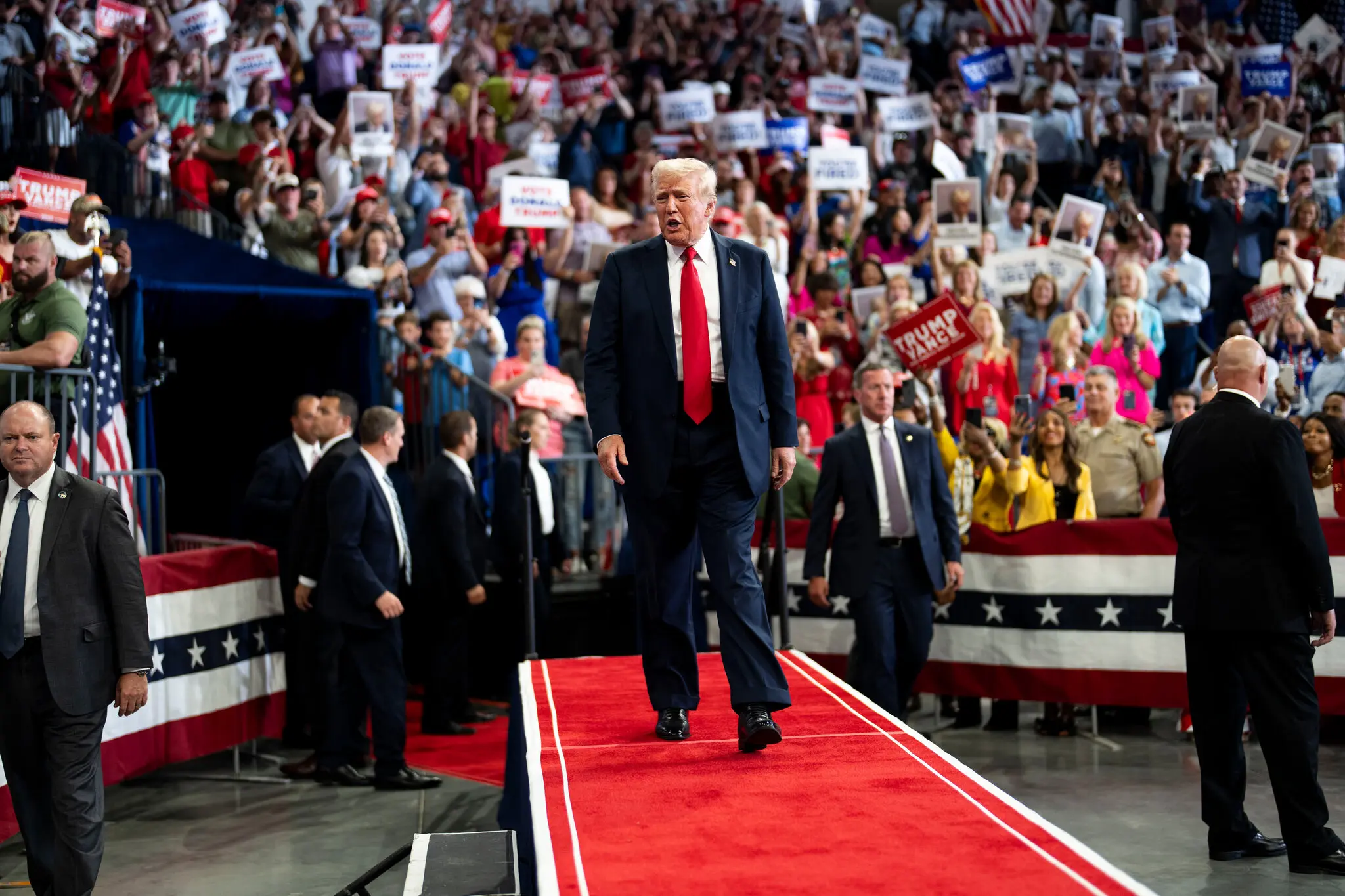 Трамп розкритикував Гарріс і Вальца на Fox News і запропонував дебати